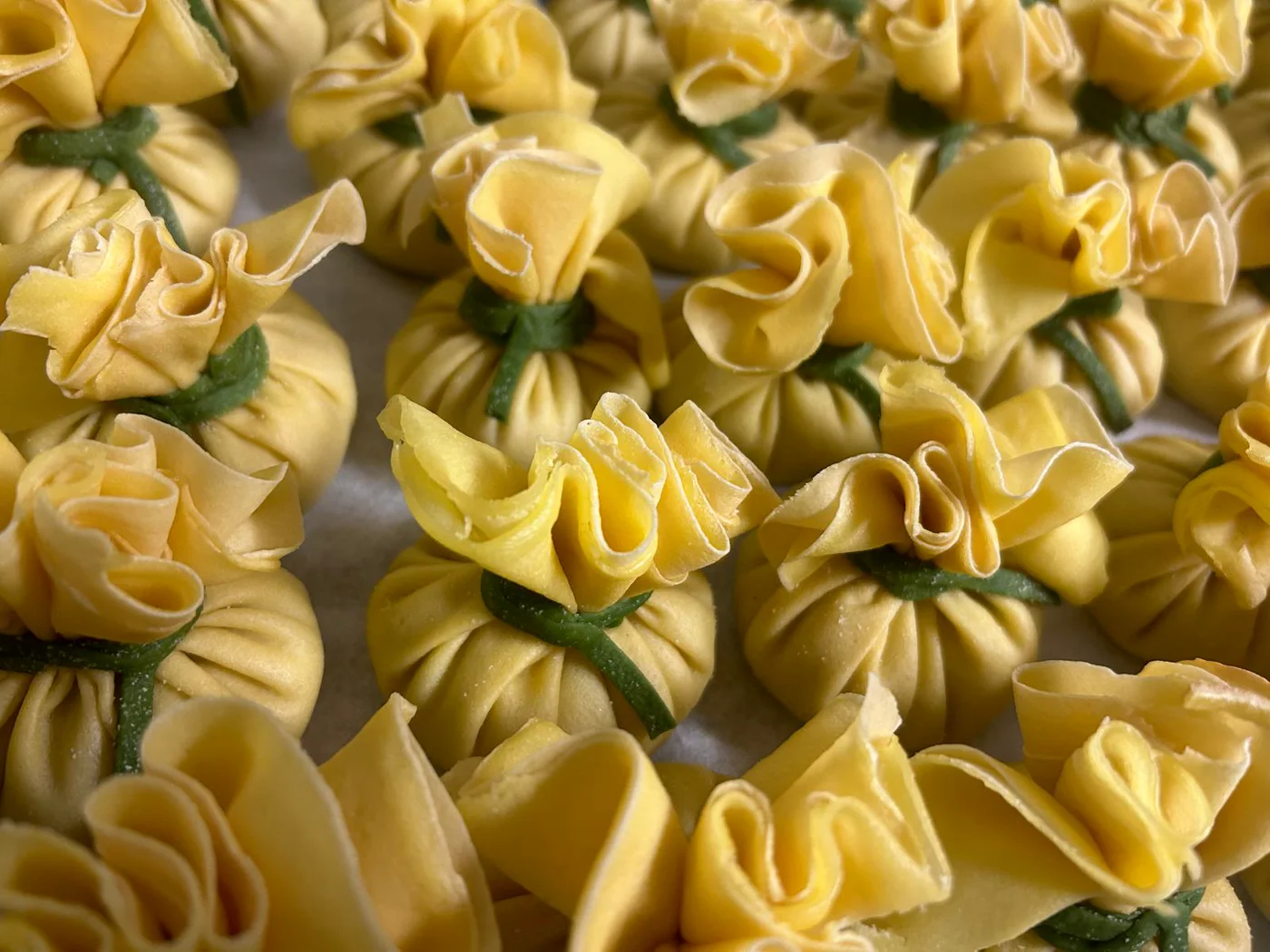 Saccottini di crêpes preparati nel laboratorio